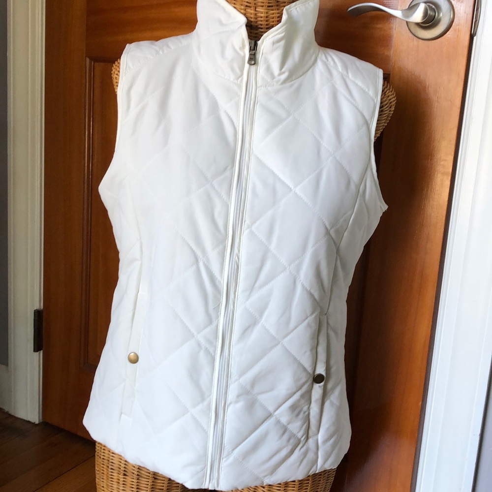 NWOT Bass white vest size small